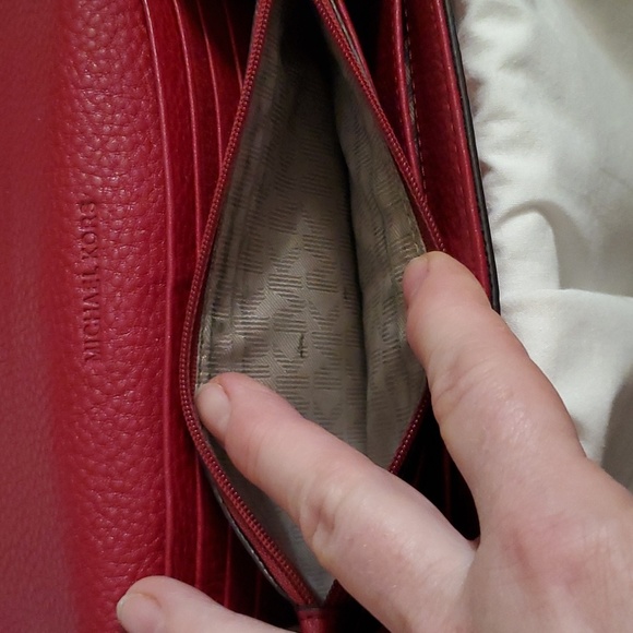 Michael Kors Wallet - Picture 6 of 14